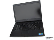 und schwarzem Innenraum