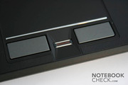 Das Touchpad bietet einen eingebauten Fingerprintreader, mit dem auch (mehr schlecht als recht) gescrollt werden kann.