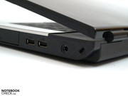 Rechts hinten: 2xUSB, Stromanschluss, Kensington Security Lock