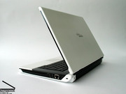 Hier noch eine Reihe von Impressionen des neu gestalteten und auszeichnungswürdigen Gehäuses der Amilo Serie: