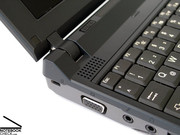 Die integrierten Speaker eignen sich gerade mal für Windows Sounds, für Musikgenuss sind unbedingt Kopfhörer zu empfehlen.