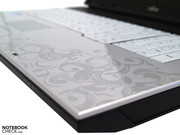 Stabil und nett gemustert, aber leider hochglanzlackiert