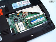 Im Fujitsu M2010 kommt ein Intel Atom N280 CPU, gepaart mit der Intel GMA 950 Grafik zum Einsatz.