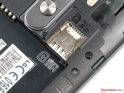 Micro-SIM- und MicroSD-Slot liegen übereinander.