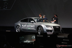 Als Demonstration fuhr ein Audi A7 selbständig auf die Bühne.