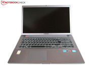 Der maximale Öffnungswinkel beträgt etwa 135°.