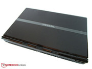 Mit Akku, zwei GPUs und und drei Festplatten wiegt das Notebook rund sechs Kilogramm.