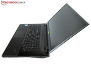 Der Öffnungswinkel beläuft sich auf etwa 135 °.