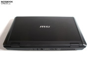 Einige Anschlüsse sind auf der Rückseite positioniert.