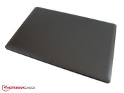 Deckel und Handballenauflage sind mit einer Gummierung versehen.