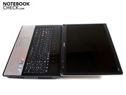 Der Notebookdeckel kann um 180° aufgeklappt werden