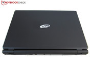 Die Lüfterabwärme wird über die Rückseite entsorgt.