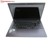 Mit Akku wiegt der 15-Zöller rund 2,6 Kilogramm.