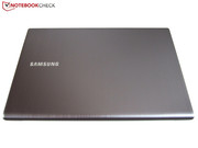 Das Multimedia-Notebook wiegt knapp drei Kilogramm.