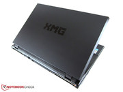 Der XMG-Schriftzug ist schön in das Cover eingearbeitet.