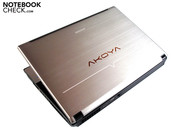 Die silbernen Oberflächen aus gebürstetem Aluminium wirken sehr hochwertig