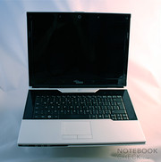 Nicht wirklich überzeugen wollte das 13.3 Zoll Display mit spiegelnder Oberfläche und einer Auflösung von 1280x800 Pixel.