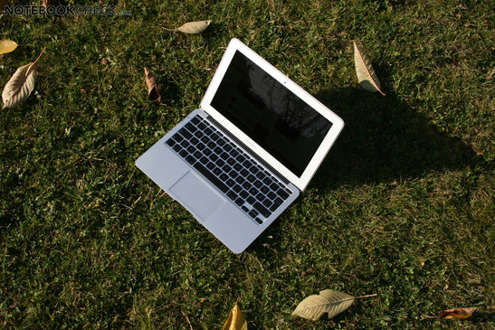 Apple Macbook Air 11 inch 2010-10