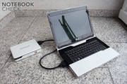 Verbunden über eine spezielle PCI-E Schnittstelle, kann das Amilo Notebook mit dem Graphic Booster bis zu 4 Monitore betreiben.