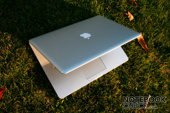 Apple MacBook Pro - klein, leicht, schön, stark, spiegelnd