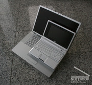 fällt sofort die geringe Größe und die, für den Preis, sehr gute Verarbeitung ins Auge.