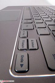 Gutes Schreibgefühl, leider erst nach langer Eingewöhnungszeit.