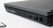 Dank vorhandener Docking Schnitstelle konzentriert sich das HP 6910p an den Seitenkanten eher auf Basic-Ports wie USB, VGA und Firewire.