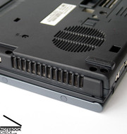 Der Systemlüfter beginnt schon beim Start des Gerätes zu laufen. Die Geräuschkulisse bleibt im Office Betrieb dennoch im akzeptablen Bereich.