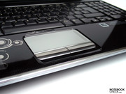Nicht zu akzeptieren ist das verspiegelte Touchpad, das schnell verschmutzt und schlecht geleitet.