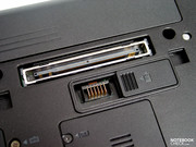 Die Anschlussausstattung am Gerät beschränkt sich zwar nur auf das nötigste, dank Docking-Port kann der Laptop aber erweitert werden.