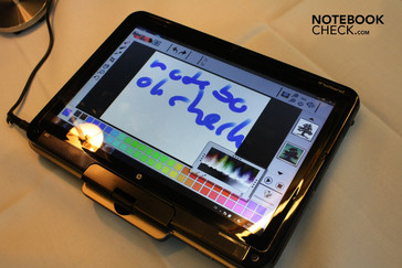 Mal schauen, ob der glänzende Bildschirm wirklich praxistauglich ist.