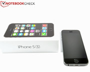 Das neue iPhone 5s kommt zu uns in der 16-GB-Version in der Farbe "Space Grey". Dafür werden 699 Euro fällig.