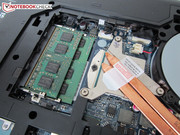 ... die Arbeitsspeicher-Bänke und der Prozessor ...