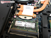 Unter dem oberen Kühlkörper verbirgt sich die CPU.