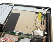 Rechts neben der Blu-ray-Combo sehen Sie den Funkadapter.