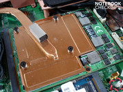 Die Radeon HD 5870 genehmigt sich viel Platz im Gehäuse