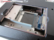 Die sekundäre 2,5-Zoll-Festplatte ist unter dem optischen Laufwerk.