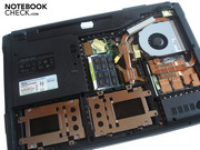 Ein Großteil der Komponenten ist nach Öffnen des Gehäusebodens (12 Schrauben!) zugänglich