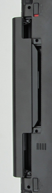 Der Akku wird per Schiebhebel entriegelt