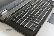 Die Tastatur ermöglicht benutzerfreundliches Tippen - ein beträchtliches Pro.