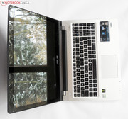Wie schon das Schwestermodell S56CM gefällt auch das VivoBook S550CM-CJ038H durch ein edel anmutendes Design und...