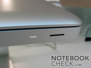 Der Infrarotport an der Vorderseite ist für die optionale MacRemote gedacht.