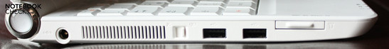 Linke Seite: Cradreader, 2x USB, Wireless-Schalter, Lüftungsgitter, Stromanschluss