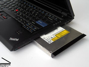 Optional ist anstatt des DVD Multi Recorders auch ein Blu-Ray Laufwerk erhältlich, mit dem das Lenovo SL400 einem Multimedianotebook um nichts mehr nachsteht.