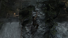 Mit der Kletteraxt erklimmen wir steile Felsen.