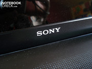 Mehrere Sony-Logos zieren das Gehäuse.