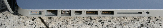 MagSafe (Power), LAN, FireWire 800, Thunderbolt / Mini-DisplayPort, 2x USB 2.0, SD-Card, Headset Port