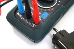 Schukoadapter mit drei Einzelkabeln führen zu leichtem Kabelsalat beim Transport