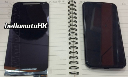 Die Frontseite des neuen Moto X + 1 (links) neben dem Vorgänger Moto X (rechts) (Bild: HelloMotoHK)