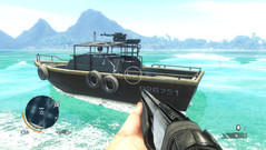 Auf einigen Booten sind Geschütze montiert.